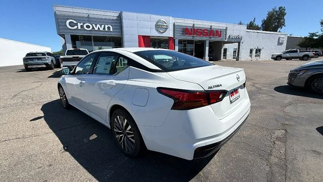 New 2026 White Nissan 2.5 SV image 6