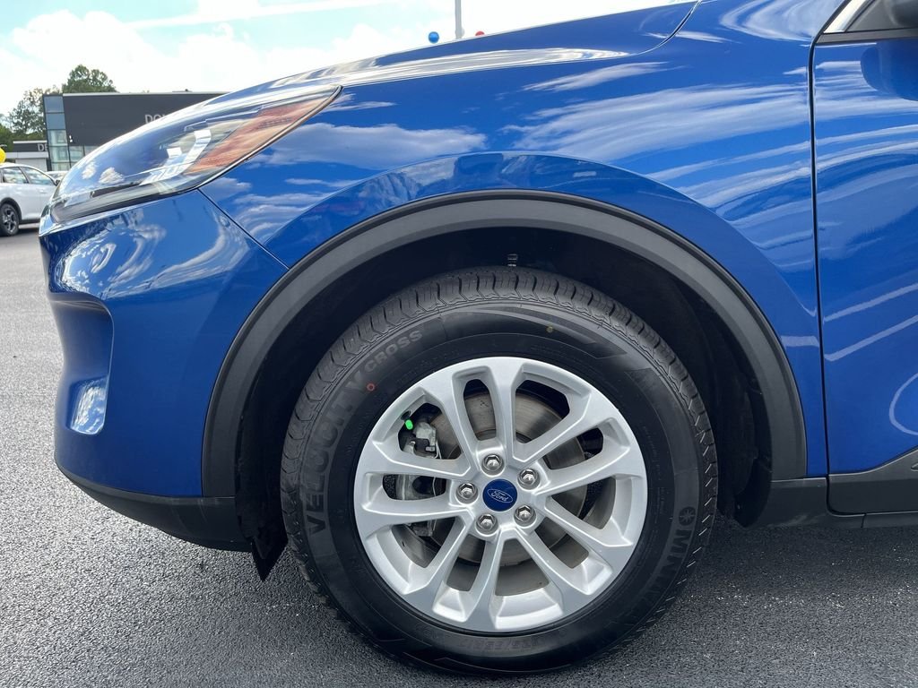 Used 2022 Blue Ford SE image 16