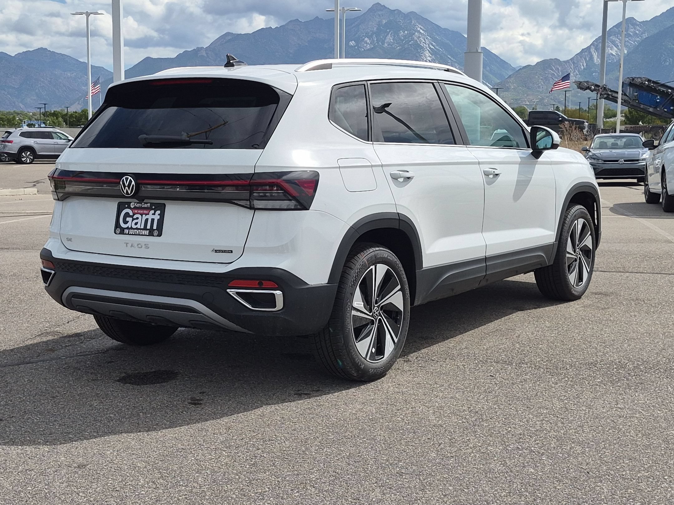 New 2026 Pure White Volkswagen SE image 3