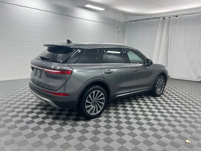 Used 2023 Gray Lincoln Reserve image 4