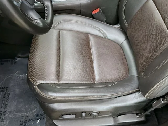 Used 2023 Red Chevrolet High Country image 22