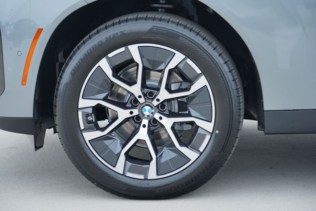 New 2026 Skyscraper Grey Metallic BMW 30 xDrive image 5