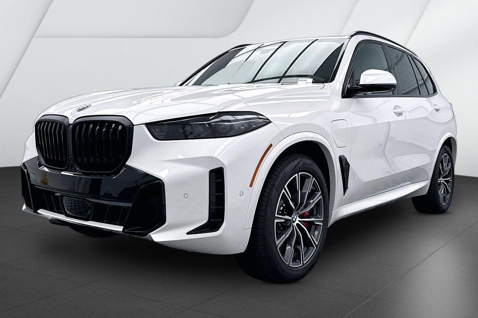 New 2026 Mineral White Metallic BMW xDrive50e image 3