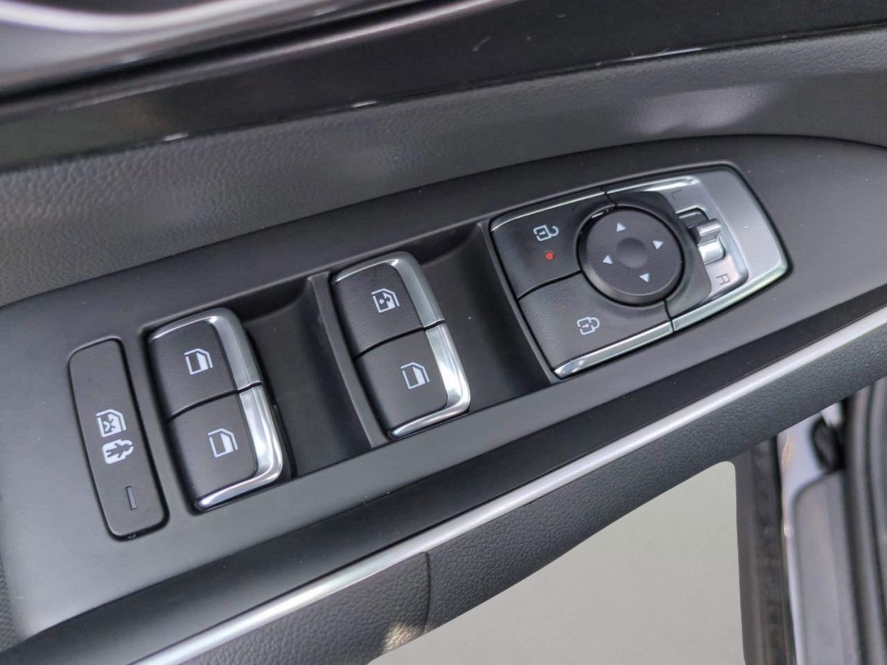 Certified Used 2026 Ebony Black Kia LX image 24