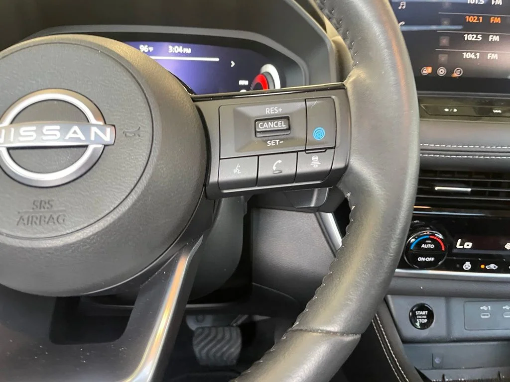 Used 2024 White Nissan Platinum image 16