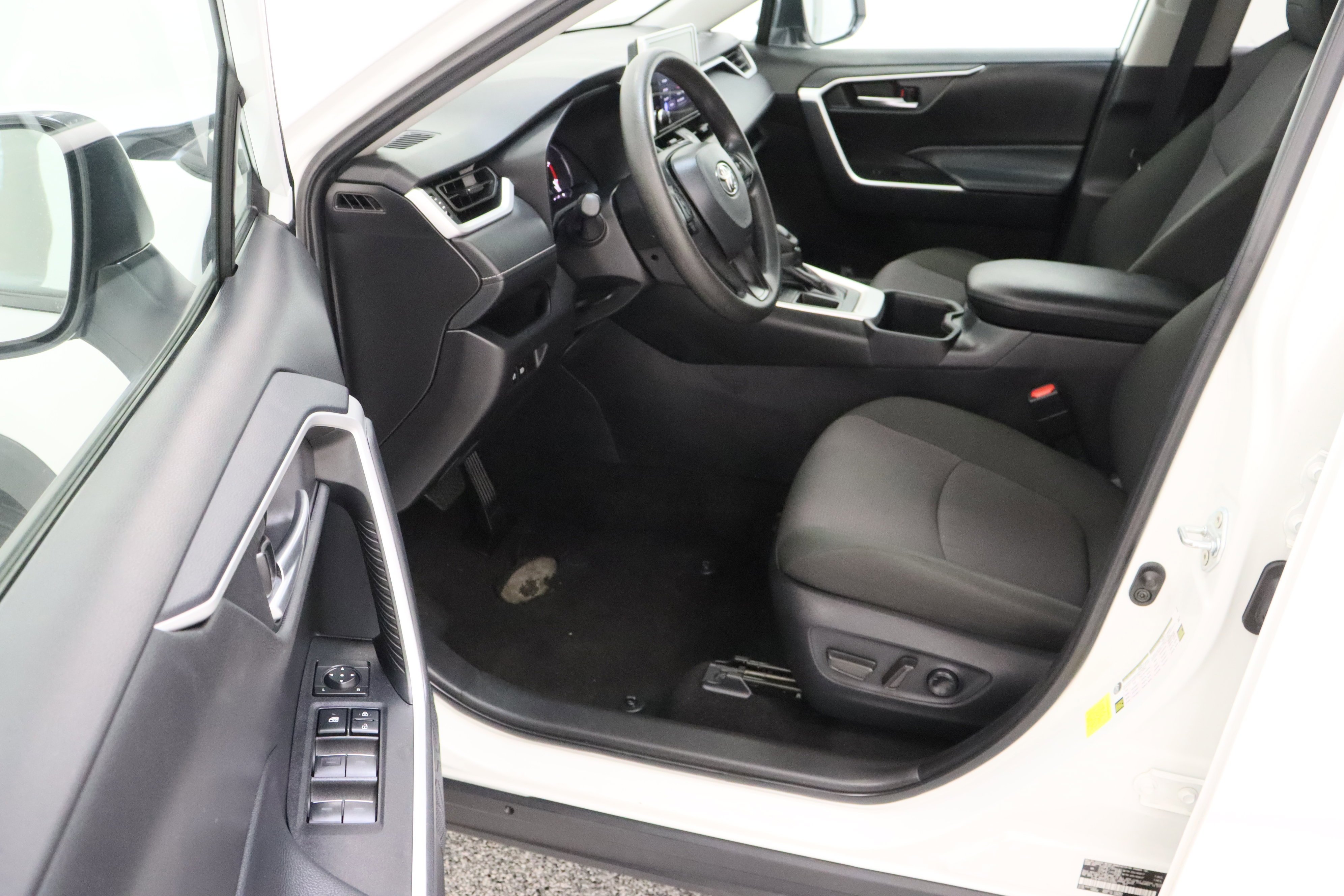 Used 2025 Ice Cap Toyota XLE 2.5L image 14