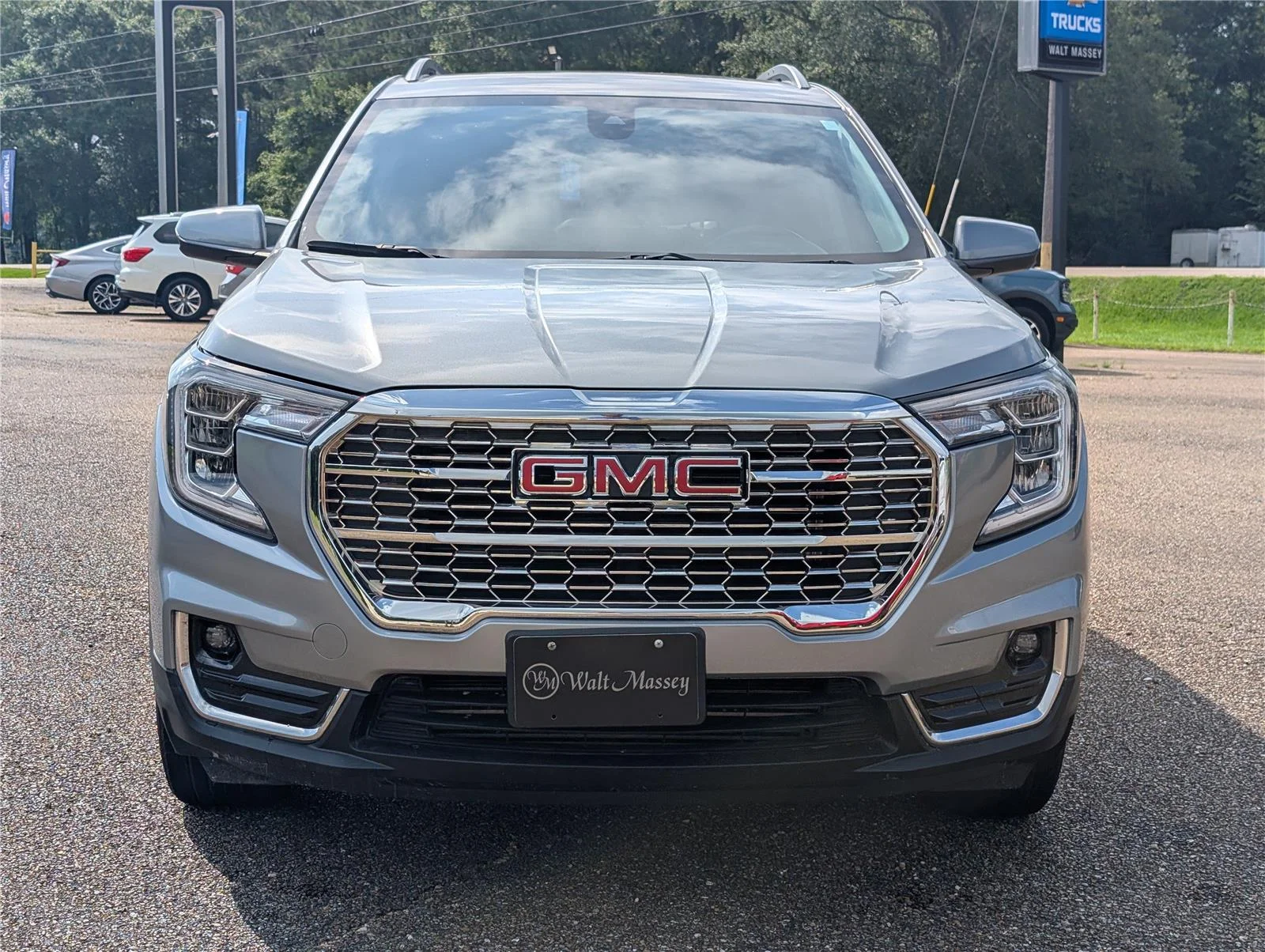 Used 2024 Sterling Metallic GMC SLT image 8