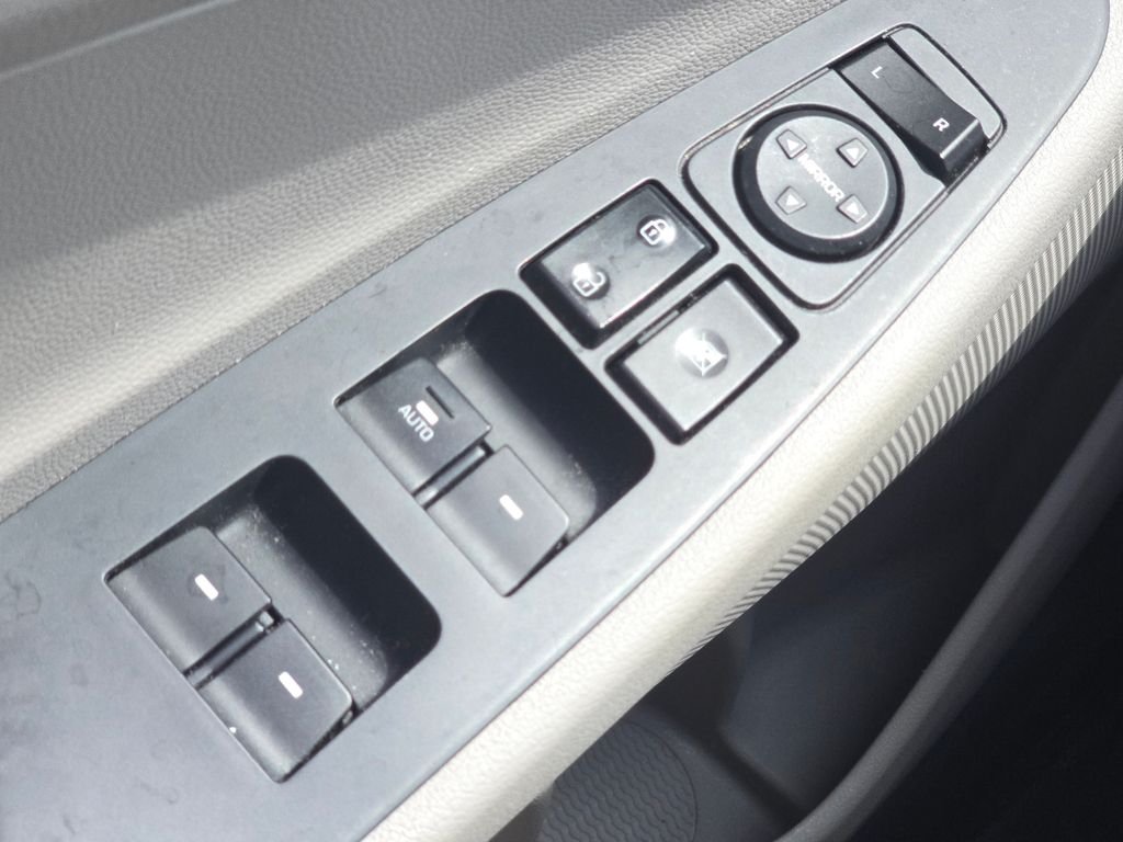 Used 2019 White Hyundai Value image 22