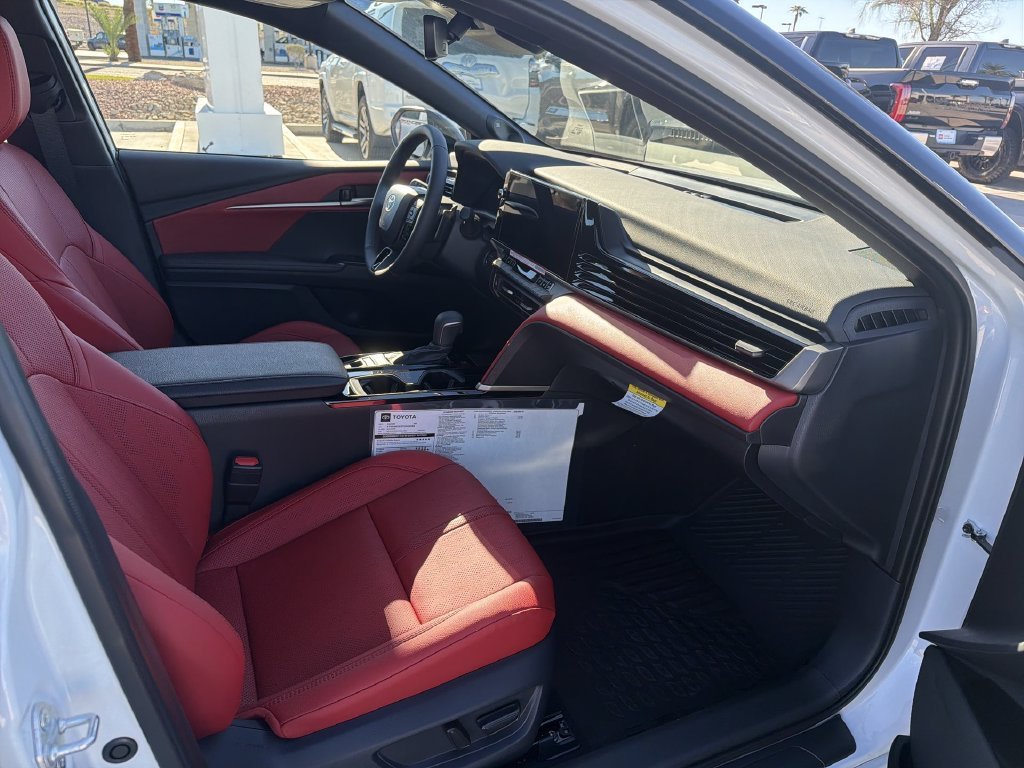 New 2026 Wind Chill Pearl with Midnight Black Metallic roof <sup>1</sup> Toyota  XSE image 28