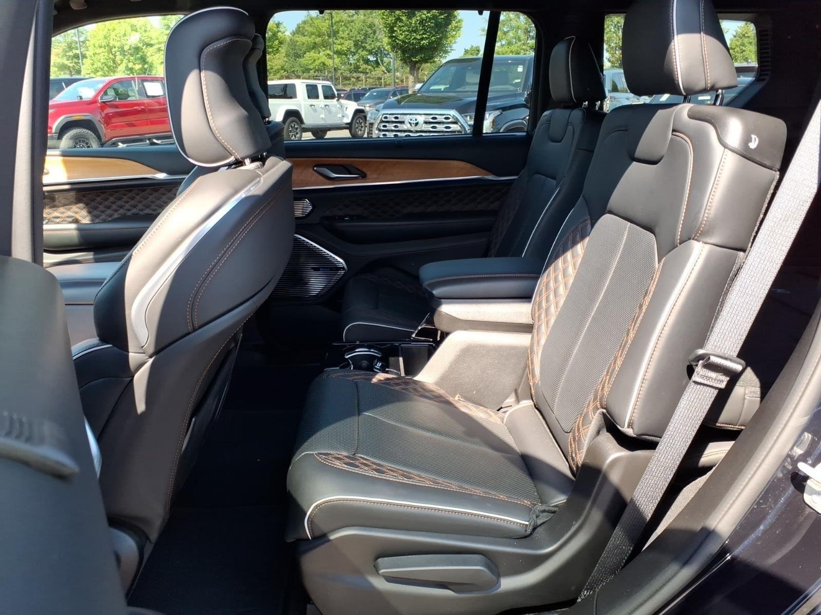 Used 2024 Diamond Black Crystal Pearlcoat Jeep Summit Reserve image 21