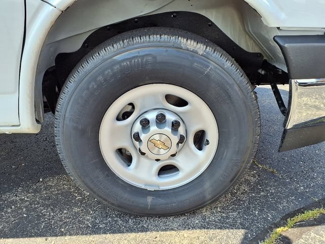2025 Chevrolet Express Cargo Work Van - Photo 17