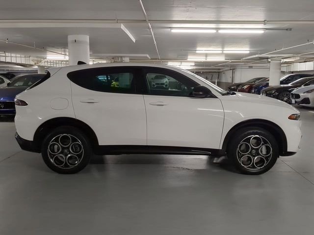 New 2025 Milano White Exterior Paint Alfa Romeo Base image 8