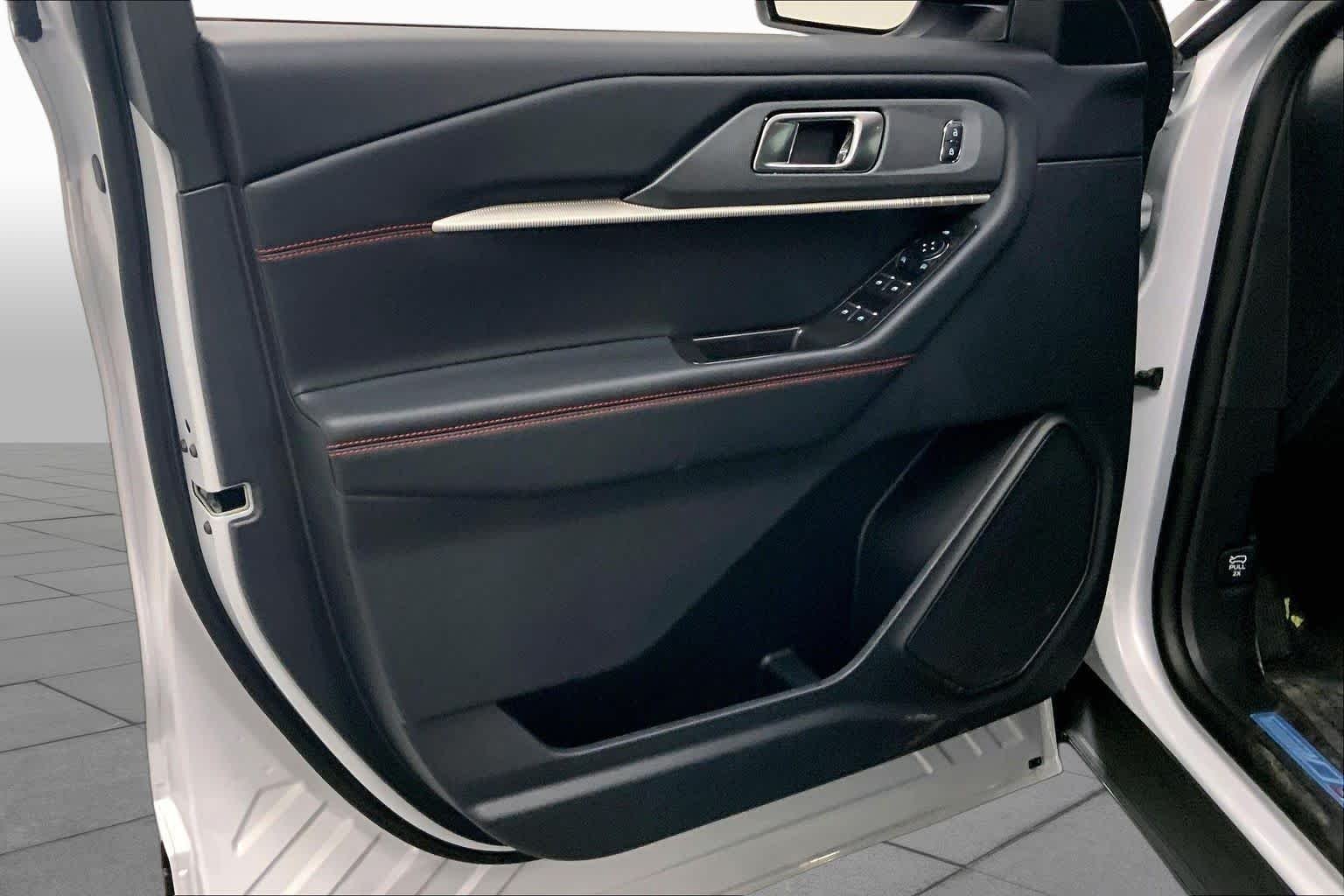 New 2026 Space White Metallic Ford ST-Line image 9