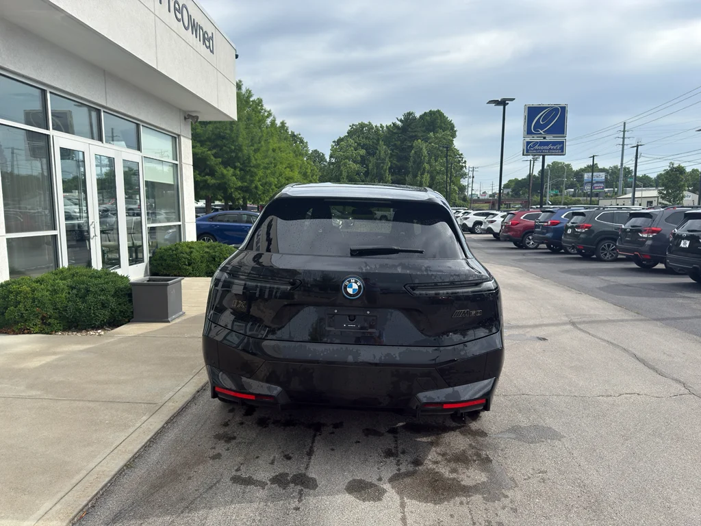 Used 2024 Black Sapphire Metallic BMW M60 image 4