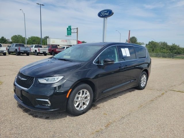 Used 2023 Black Chrysler Touring L image 16