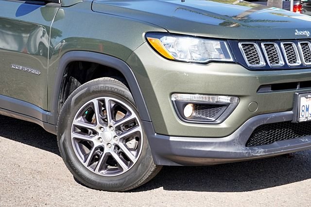 Used 2018 Green Jeep Latitude image 3