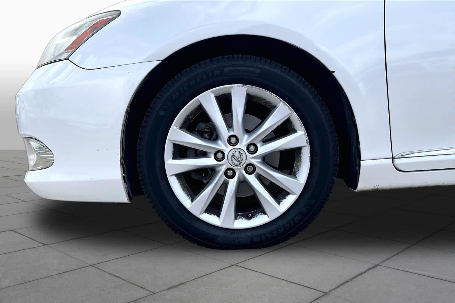 Used 2011 Starfire Pearl Lexus  image 8