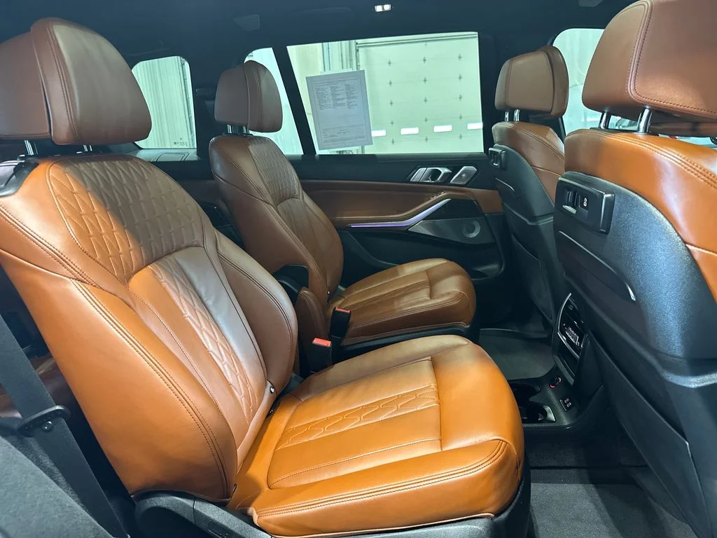 Used 2021 Red BMW M50i image 34