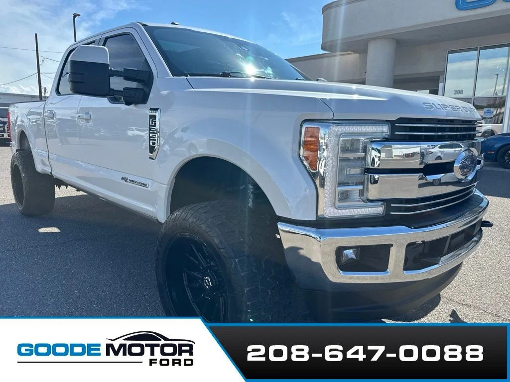 Used 2017 White Platinum Clearcoat Metallic Ford Lariat image 3