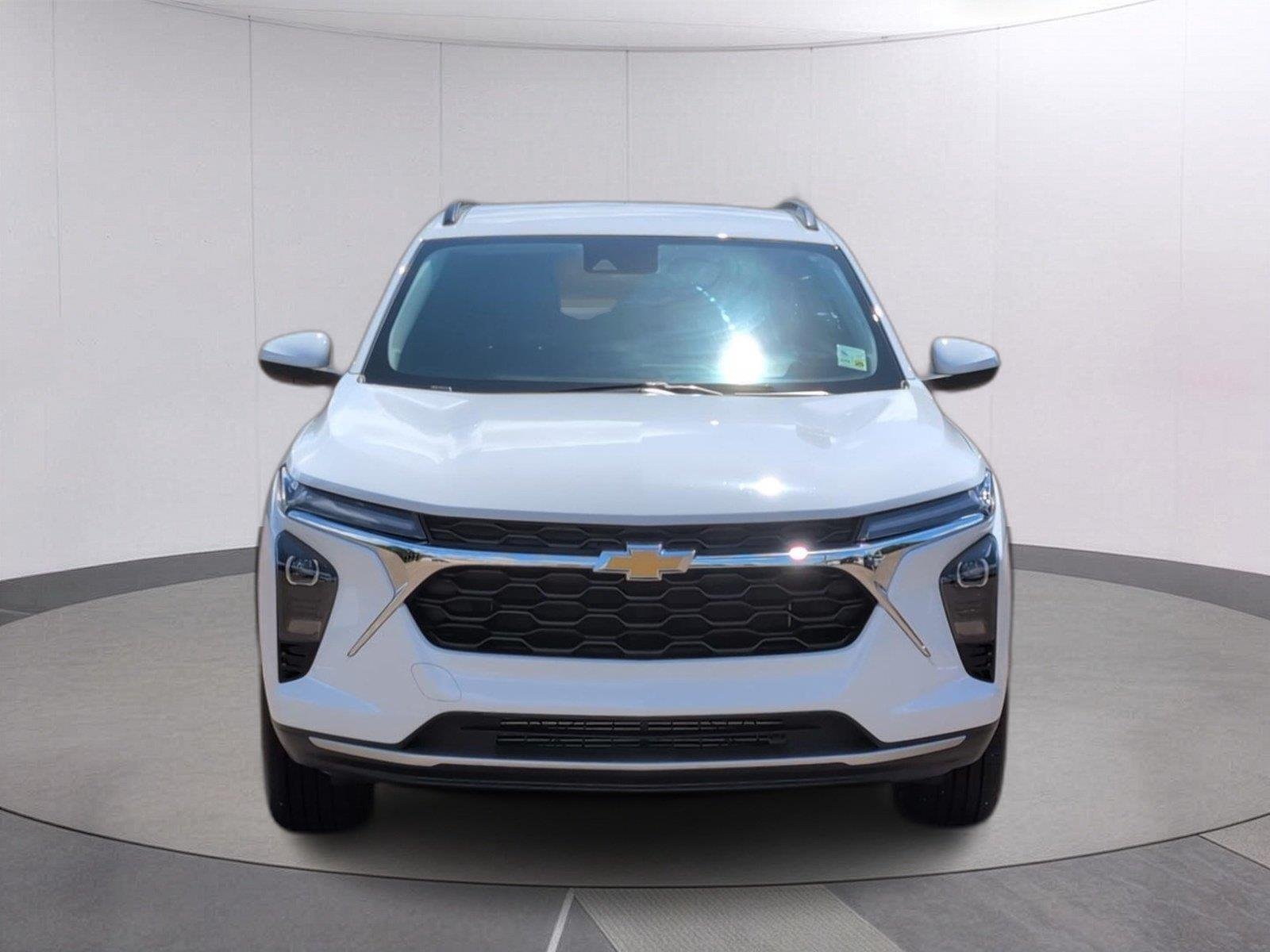 Used 2025 Summit White Chevrolet LT image 9