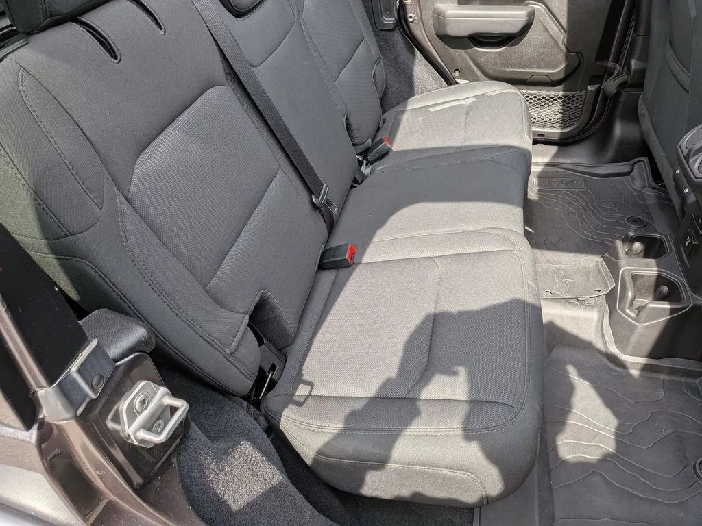 Used 2022 Gray Jeep Unlimited Sport S image 25