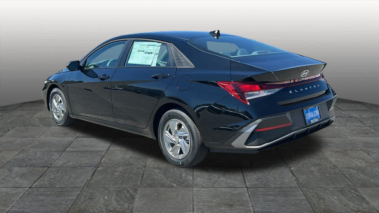 New 2026 Abyss Black Hyundai SE image 7