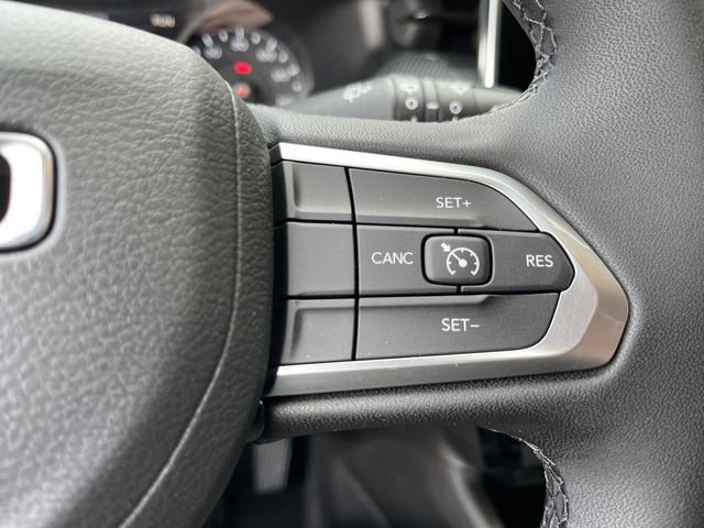 New 2026 Silver Zynith Metallic Clear-Coat Exterior Paint Jeep Latitude Altitude image 32