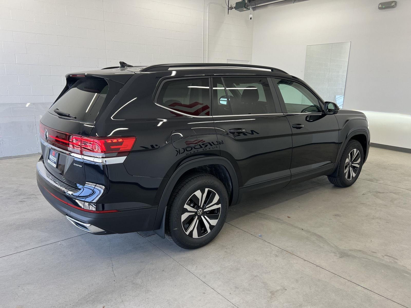 New 2026 Deep Black Pearl Volkswagen 2.0T SE image 4