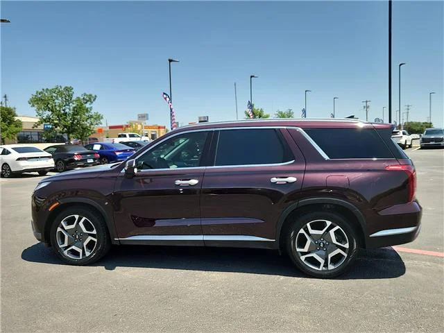Used 2023 Sierra Burgundy Hyundai SEL Front-Wheel Drive image 2