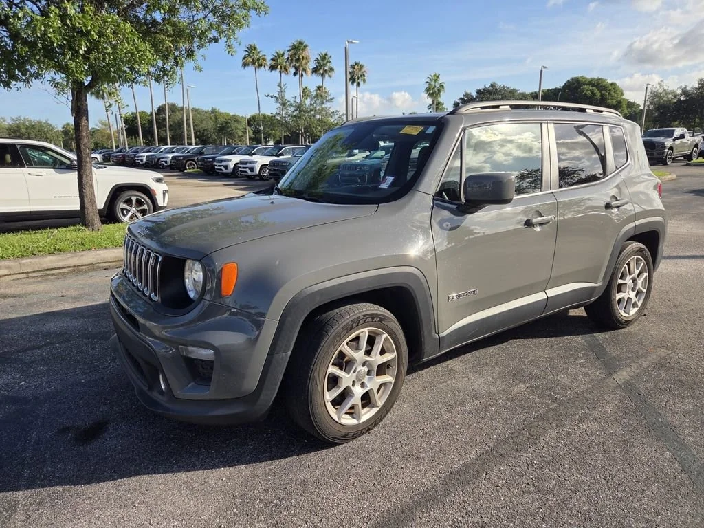 Used 2021 Sting-Gray Clearcoat Jeep Latitude image 3
