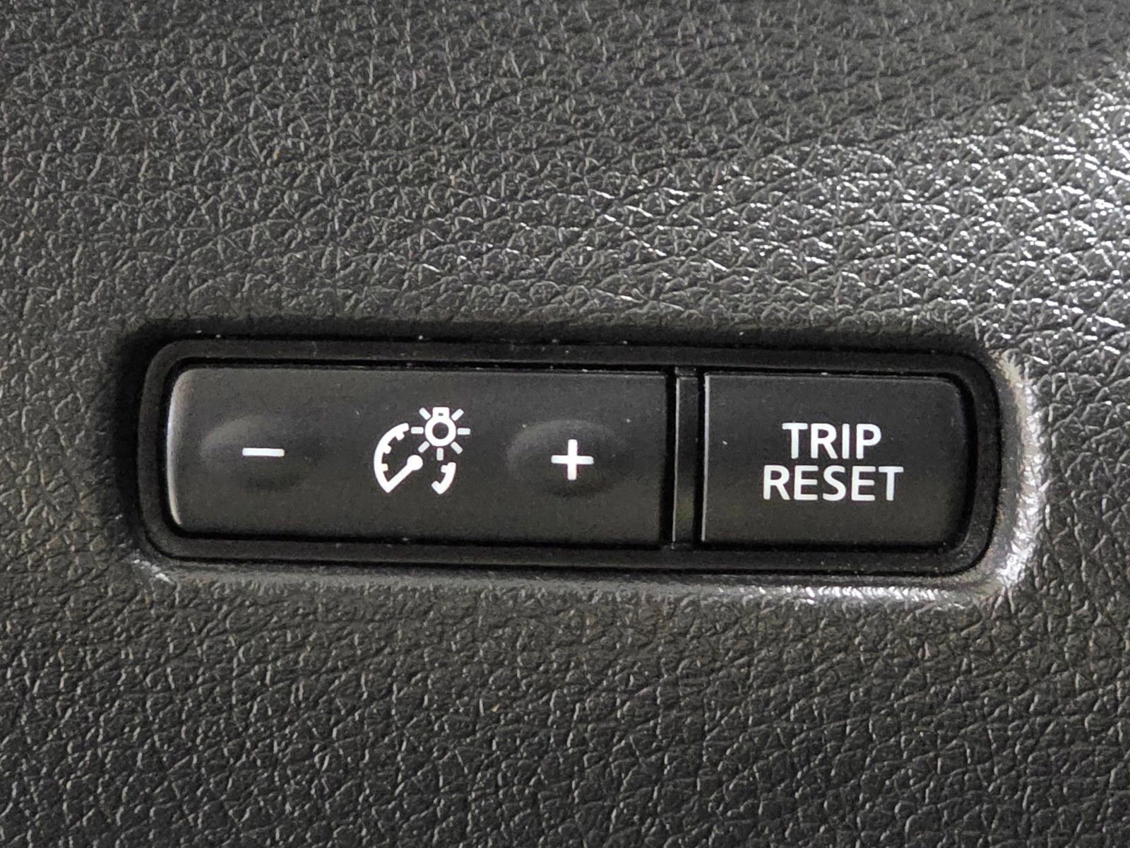 Used 2018  Nissan SV image 34