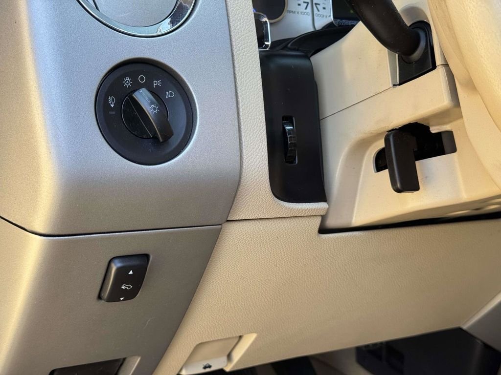 Used 2013 Blue Ford XLT image 10