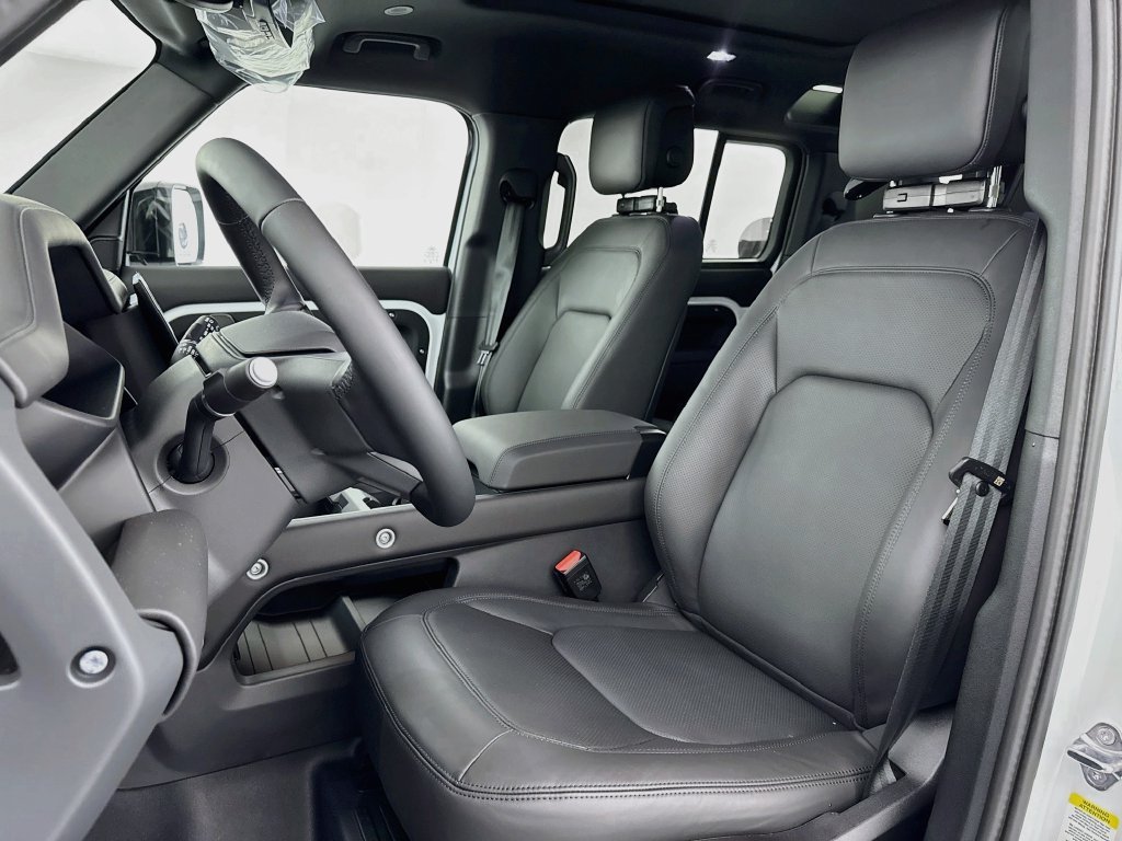 New 2026 Fuji White Land Rover X-Dynamic SE image 21