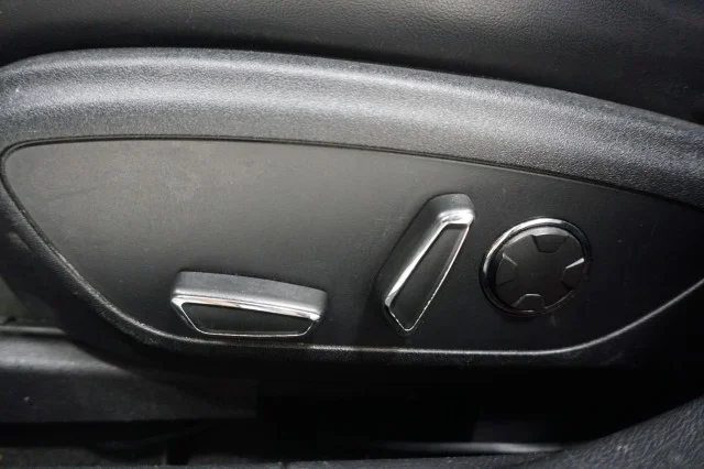 Used 2019 WHITE Lincoln Reserve I image 18