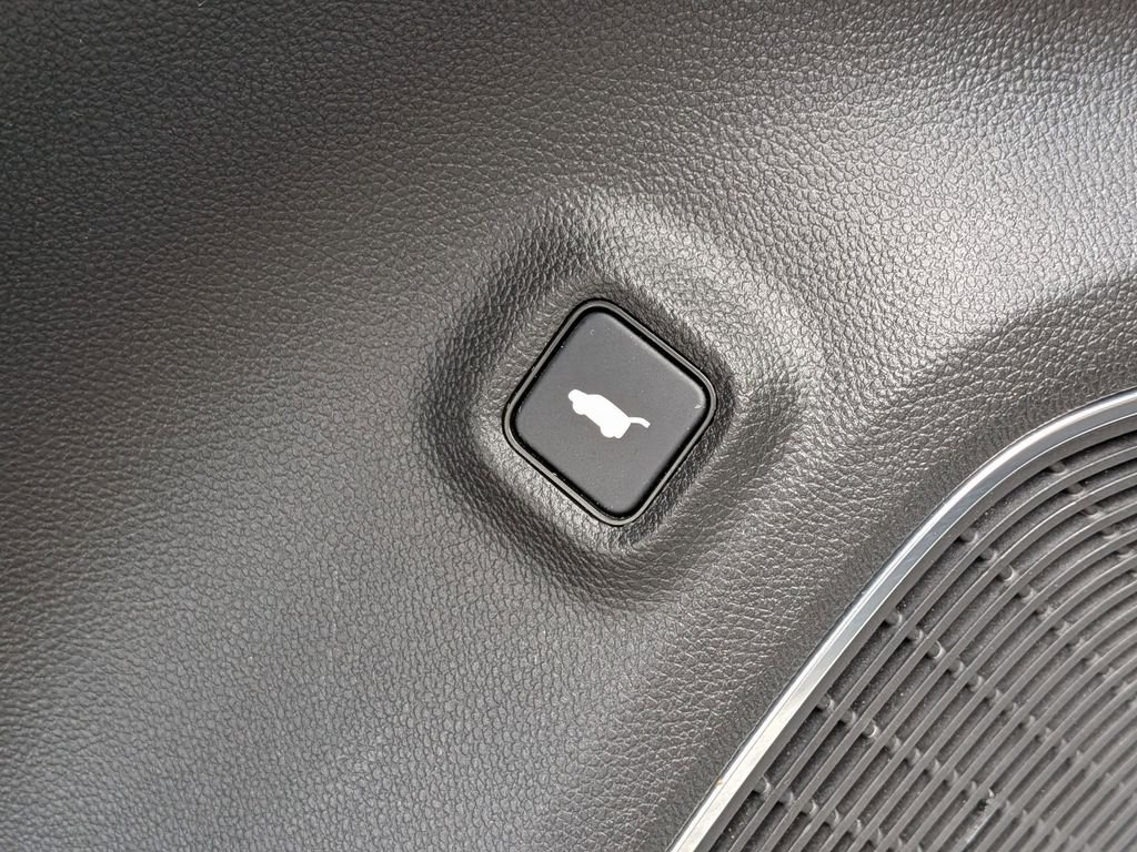Used 2023  Acura Advance image 15