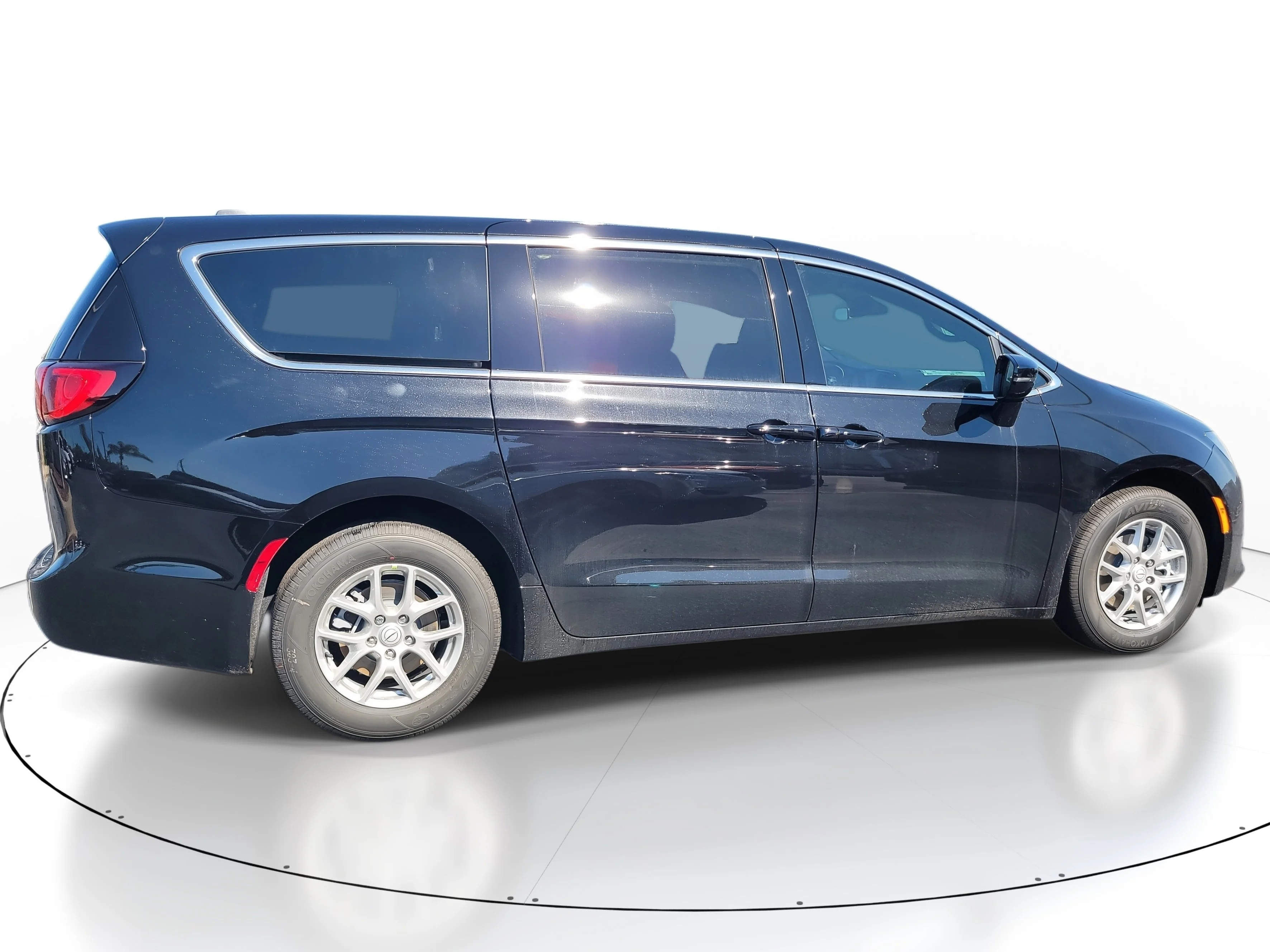 New 2026 Diamond Black Crystal Pearlcoat Chrysler LX image 5