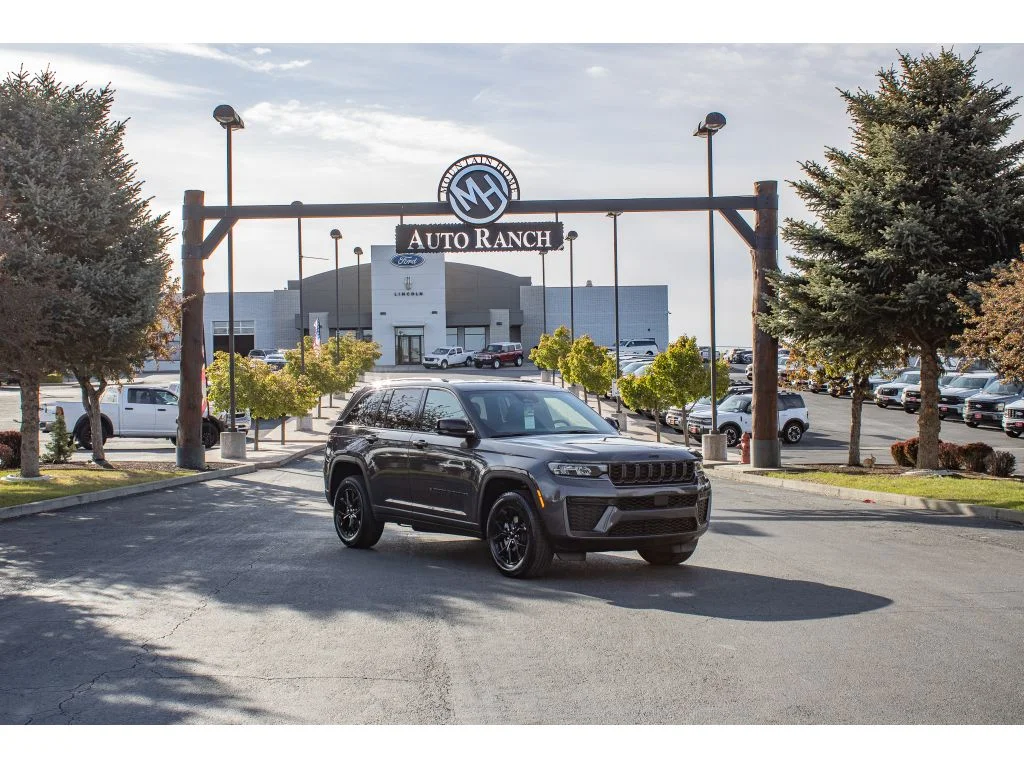 2026 Jeep Grand Cherokee Laredo Altitude 4x4's photo
