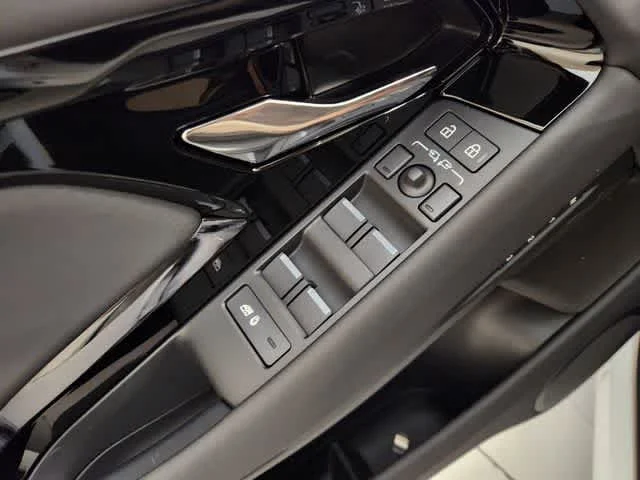New 2026 Fuji White Land Rover Core S image 22