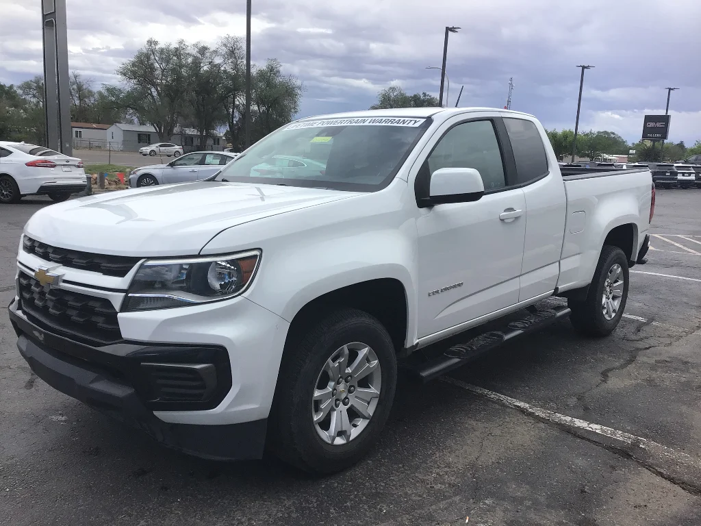 Used 2021 SUMMIT WHITE Chevrolet 2WD LT image 3