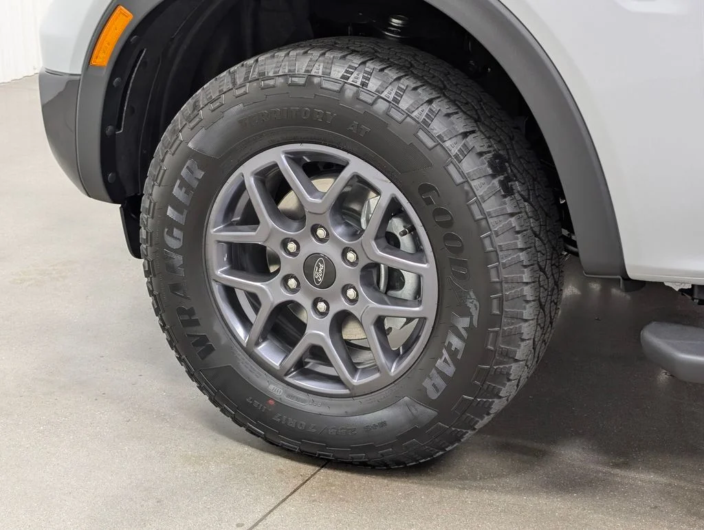 New 2026 Avalanche Ford XLT image 2