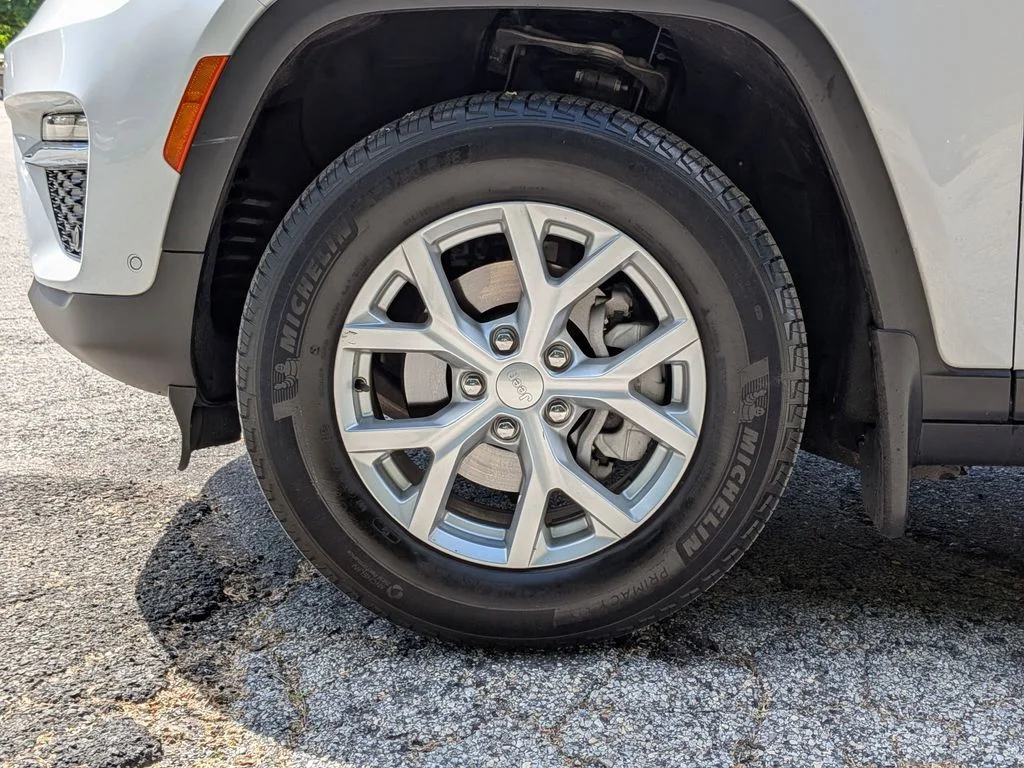Used 2023 White Jeep Limited image 31