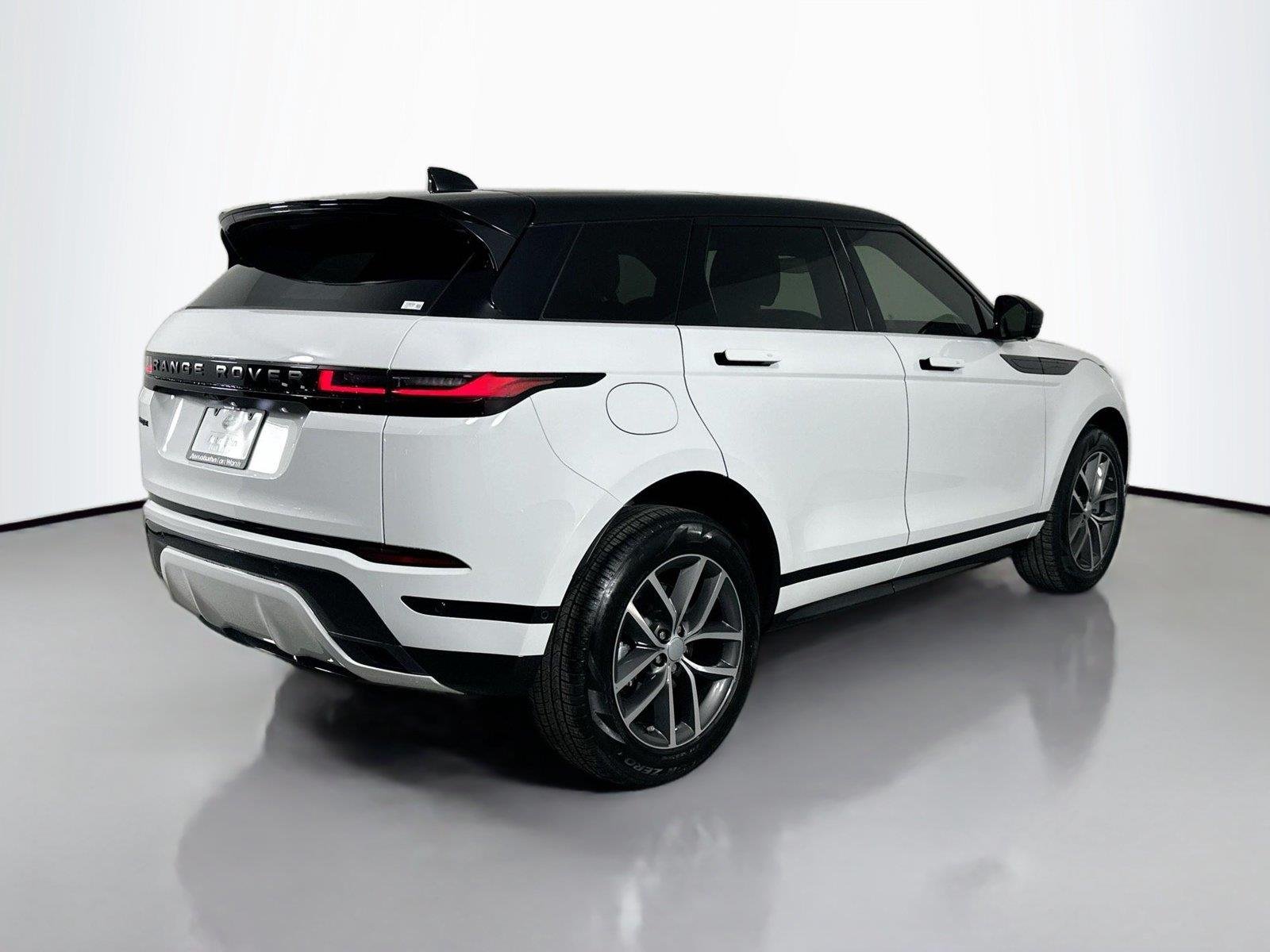Certified Used 2026 Fuji White Land Rover Dynamic SE image 5