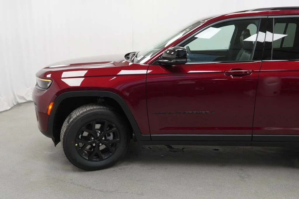 New 2026 Velvet Red Pearl-Coat Exterior Paint Jeep Altitude image 14