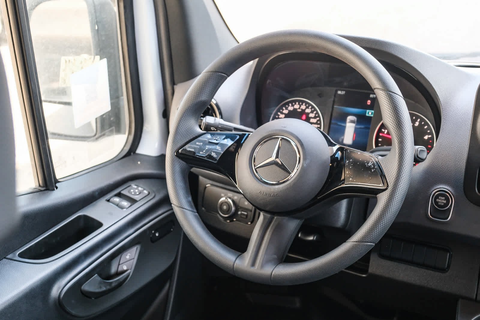 New 2026 Arctic+White Mercedes-Benz Cargo 144 WB  RWD 2.0L 4-Cylinder image 31