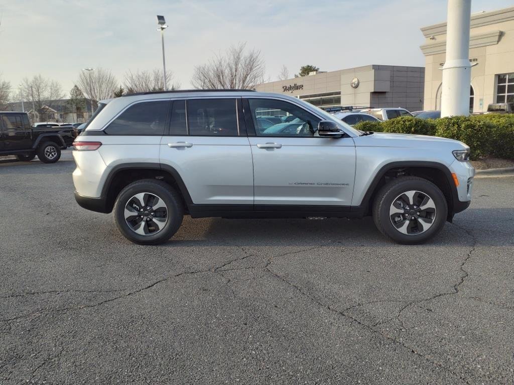 Used 2024 Silver Zynith Jeep  image 24