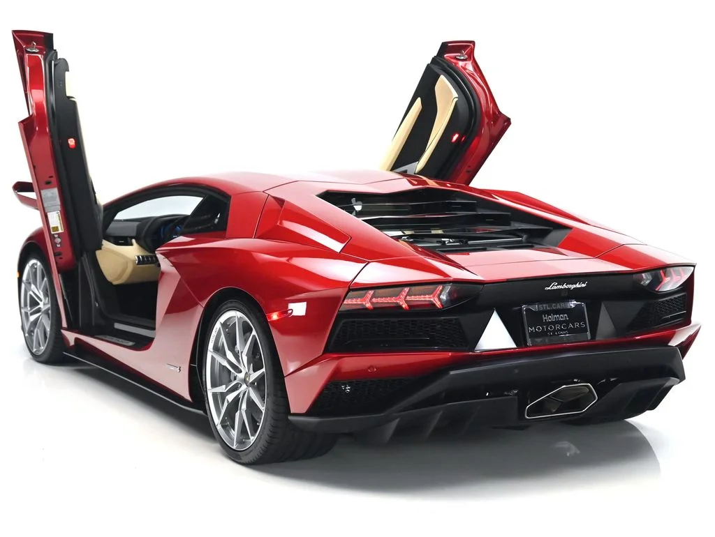 Used 2018 Maroon Lamborghini  image 9
