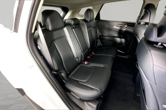 New 2026 Glacial White Pearl Kia EX image 10
