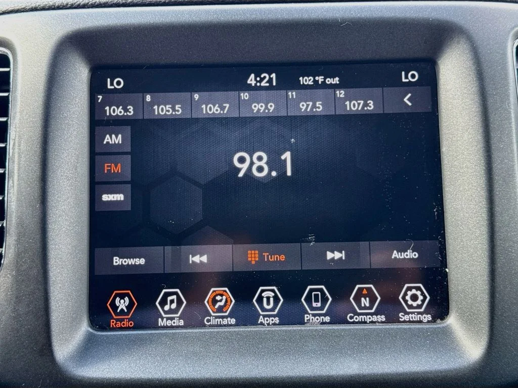 Used 2019 Silver Jeep Trailhawk image 16