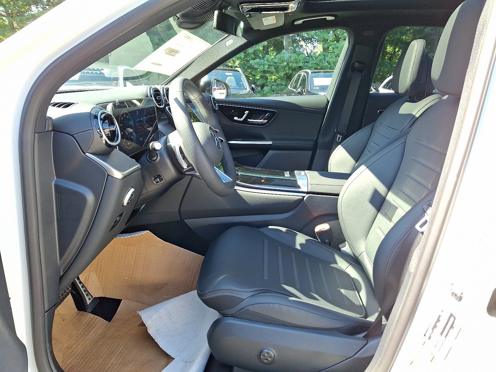 New 2027 Polar White Mercedes-Benz GLC 300 image 8