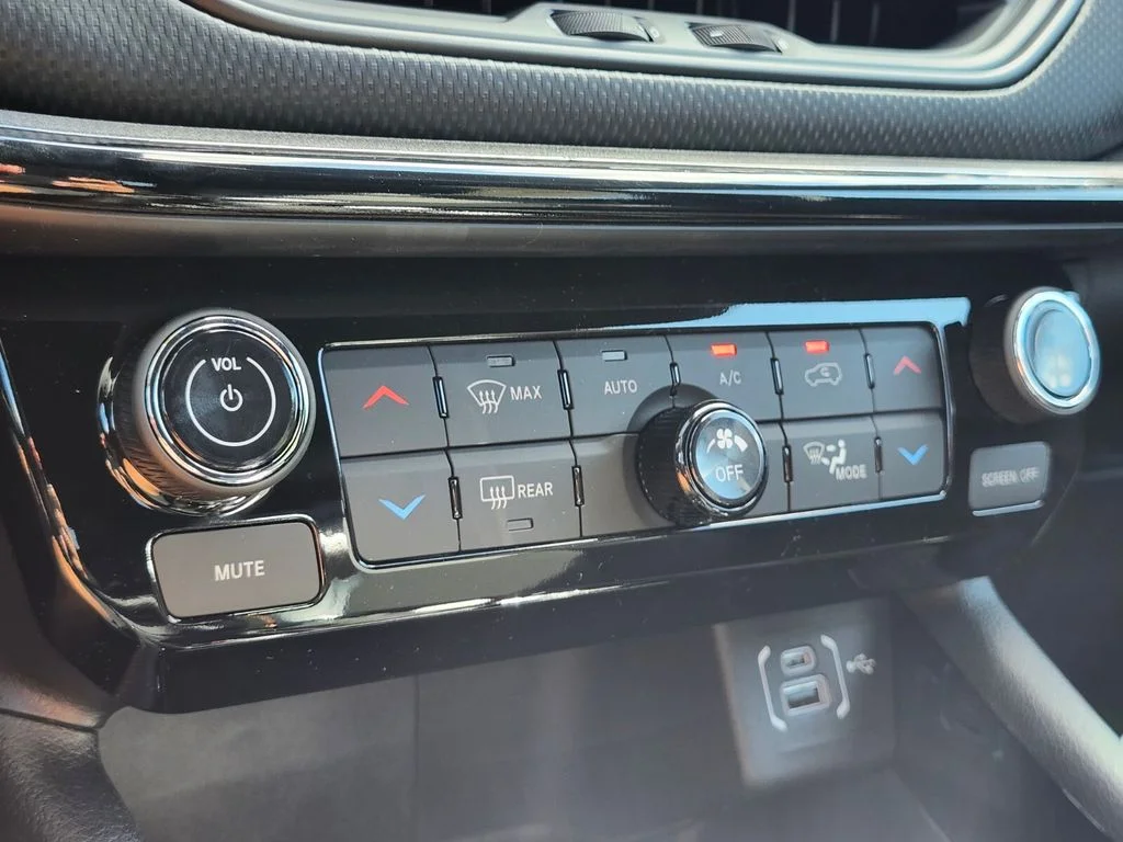 New 2026 Fathom Blue Pearl Coat Jeep Latitude image 23